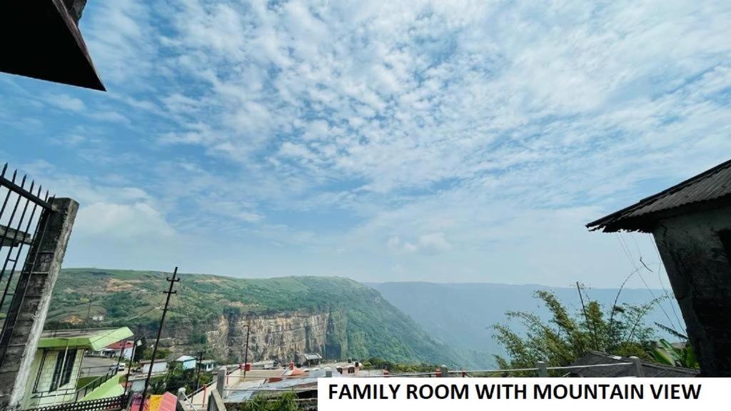 Odyssey'S Pateng Homestay, Çerapunçi Dış mekan fotoğraf